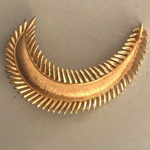Vintage Trifari Gold Pin